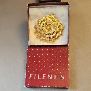 Vintage Gold Tone Flower Pin Brooch